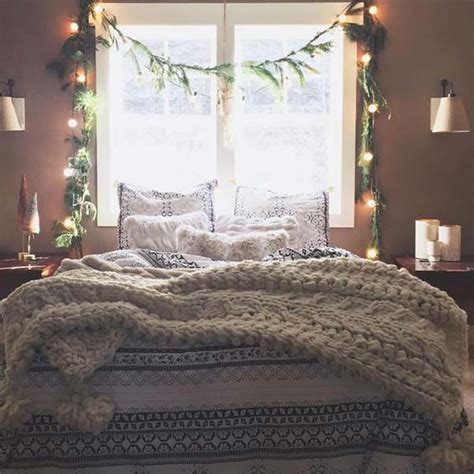 33 Best Christmas Decorating Ideas For Your Bedroom