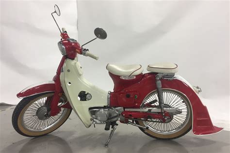 Honda super cub c50 added a new photo to the album: Honda Super Cub 50 — 1961 on Bilweb Auctions