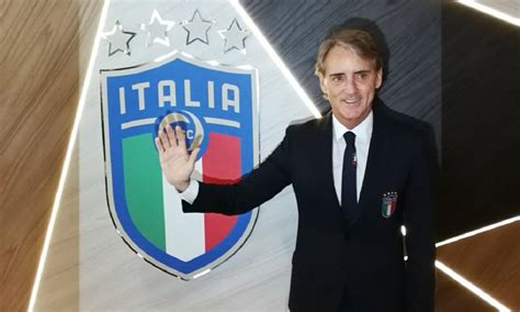 Outfielder and first baseman bats: È Roberto Mancini il nuovo Commissario Tecnico dell'Italia ...
