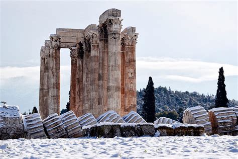 5 Reasons Why You Should Visit Athens This Winter