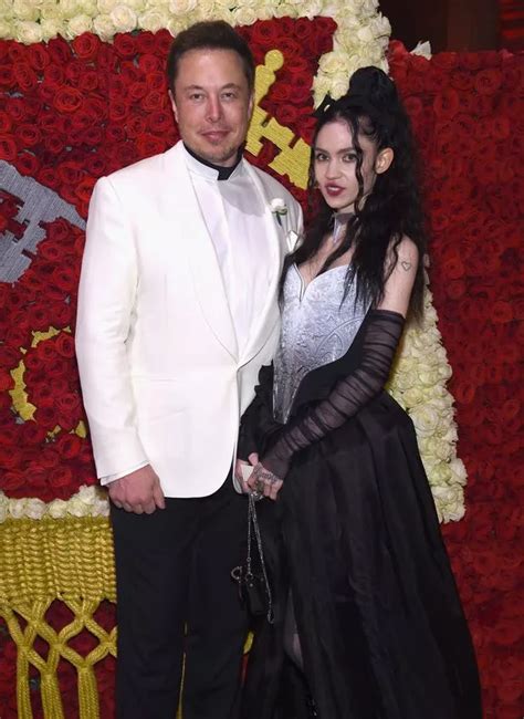 Elon Musks Girlfriend Grimes Shows Off Alien Scars Tattoos Covering