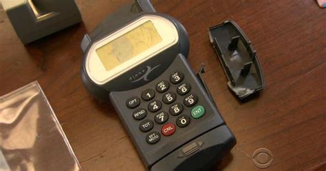 Credit Card Scammers Now At The Checkout Line Cbs News