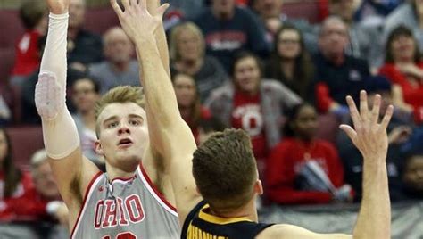 Ohio State Men S Basketball Justin Ahrens Hot Shooting Sends Buckeyes To Rout Of No 22 Iowa