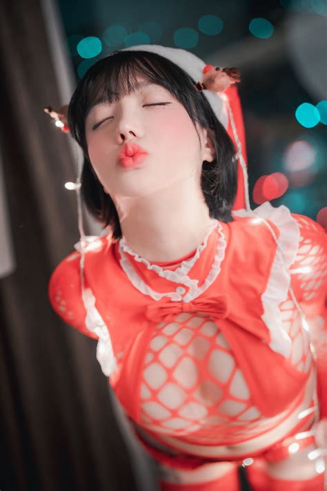 women asian closed eyes son ye eun lips pale christmas lights red clothing red stockings