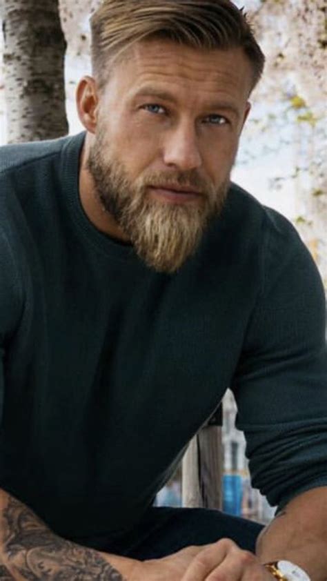 Pin By Chad Perkins On Beards Full Length White Hair Men Barber Man Chin Beard