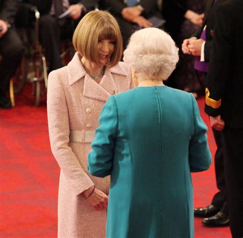 Maybe you would like to learn more about one of these? Königin Elizabeth II. erstmals auf Londoner Fashion Week ...