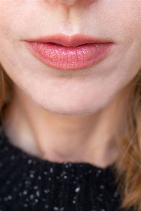Henné Organics Luxury Lip Tint in Bare Organic Lip Tint Lip Balms