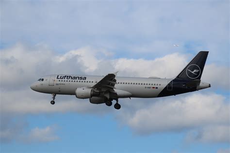 D Aiqt Airbus A320 211 Lufthansa 1337 Frankfurt 14th Flickr