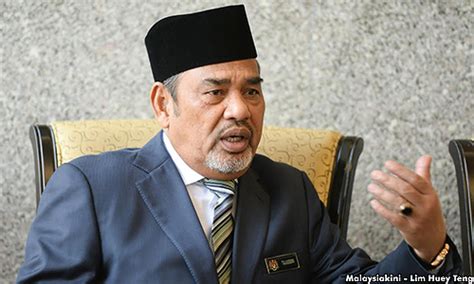 Januára 1948) je a malajzijskej politik. Umno shouldn't harp on 'Dr M as PM' issue, says Tajuddin