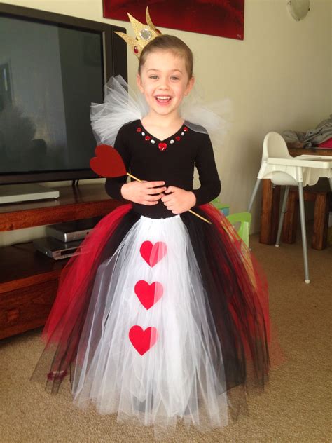 Other times, it may take a steady hand with a paintbrush or even a full coat of body paint to make yourself look the part. No sew queen of Hearts costume | DIY Carnival Kids costumes | Pinterest | Ιδέες για στολές ...