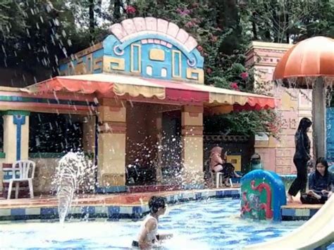 Wahana Air Keluarga Kolam Renang El Dorado Waterpark 