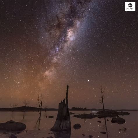 Timelapse Captures Milky Way Spinning Over Lake Stunning Sight