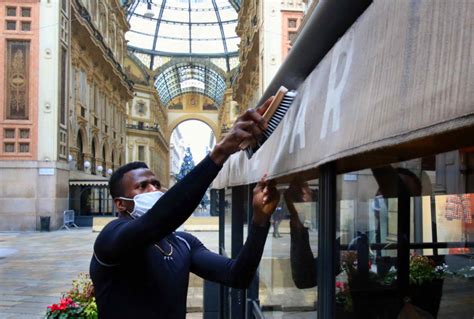 Da oggi la lombardia è nuovamente in zona gialla e quindi sono diverse le attività che tornano a riaprire mentre aumenta la libertà d'azione dei cittadini che possono circolare maggiormente e nel comune senza autocertificazione dalle 5 alle 22. Lombardia, Natale in zona gialla con calo consumi ...