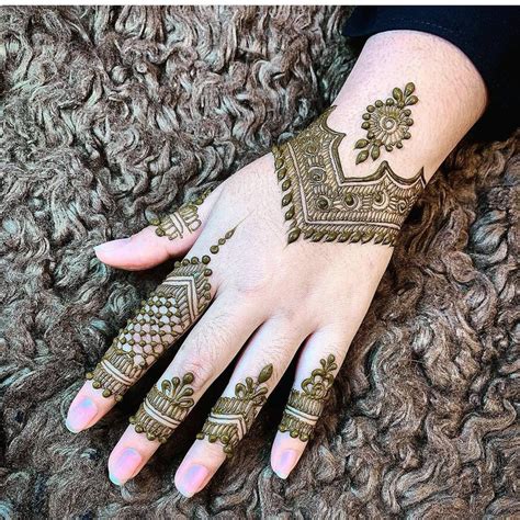 5 Fancy Mehndi Styles For The Modern Pataka Bride To Ace Her Bridal Game