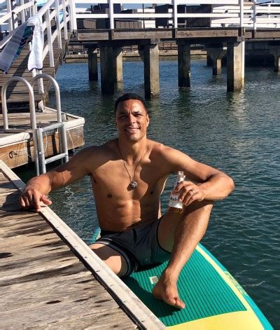 Graph & table of net worth brackets and percentiles in the united states for recent data. Tony Gonzalez Bio, Wiki, Net Worth, Married, Wife, Age, Height