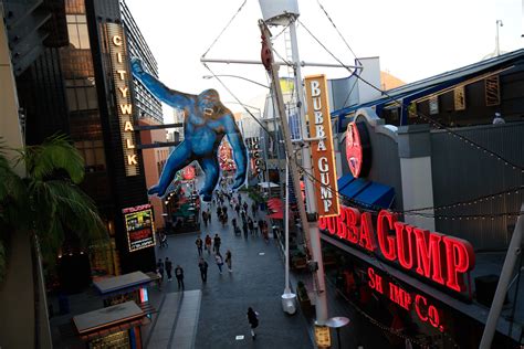 Universal Citywalk Hollywood Turns Into Vaccine Pop Up Site Latf Usa