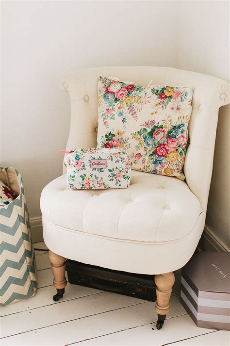 Actress becca tobin had the right idea in the master bedroom of the los angeles home she shares. 25+ Best Romantic Bedroom Decor Ideas and Designs for 2017