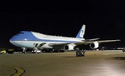 File:Air Force One at the night.jpg - Wikimedia Commons