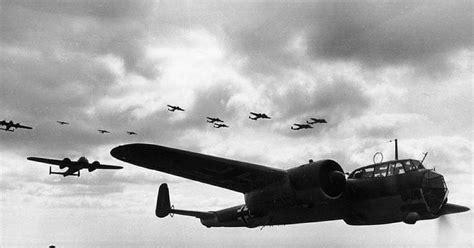42 Stunning Photos Of The Battle Of Britain Wwii Aircraft Luftwaffe