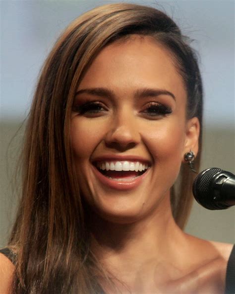 Biography Of Jessica Alba Biography Of Famous People In The World