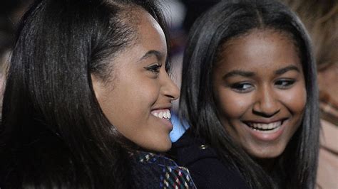 These Photos Of Malia And Sasha Obamas First Visit To The White House