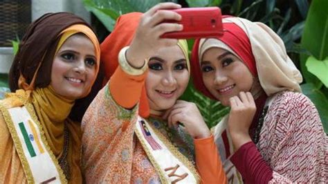 Indonesian Women Troll Cleric Who ‘banned Selfies Al Arabiya English