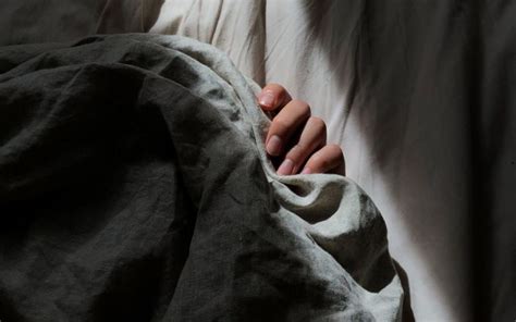 Signs Symptoms And Treatment Of Sleep Paralysis Talkspace