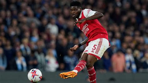 Arsenal Told To Sign Premier League Upgrade On Partey And Rectify