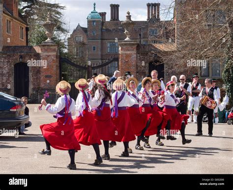 English Folk Dance May Hi Res Stock Photography And Images Alamy
