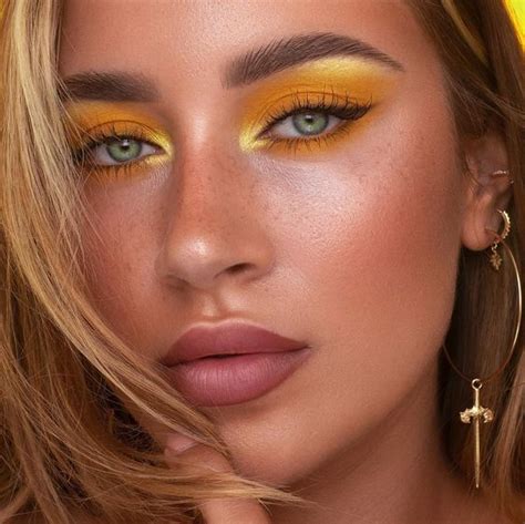18 Best Yellow Makeup Looks That Are Easy To Recreate