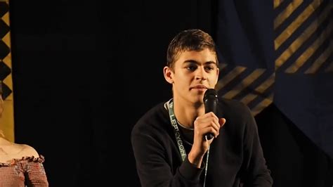 Последние твиты от hero fiennes tiffin (@heroftnews). Hero Fiennes-Tiffin at Leakycon 2017 Dublin - YouTube