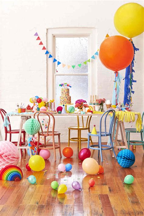 En muchas fiestas se elige un tema para los niños y otro para las niñas. 7 ideas con globos y pompones para organizar una fiesta ...