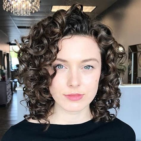 Though this is a little hard to achieve in a short amount of time. 10 Shining Curly Medium Hairstyles For Women in 2020-2021 ...