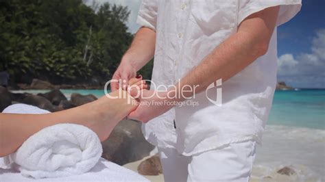 Massage Am Strand Lizenzfreie Stock Videos Und Clips