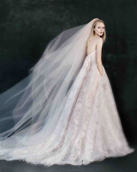 12 Seriously Stunning Wedding Veils Martha Stewart Weddings