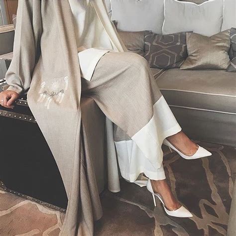 Pin By Safi Alsenussi On Arab Swag Hijab Fashion Fashion Abaya Fashion