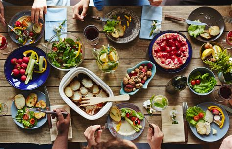 Easy Ways to Get Your Family Around the Dinner Table Again