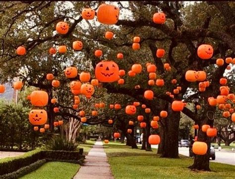 20 Hanging Halloween Decorations Outside