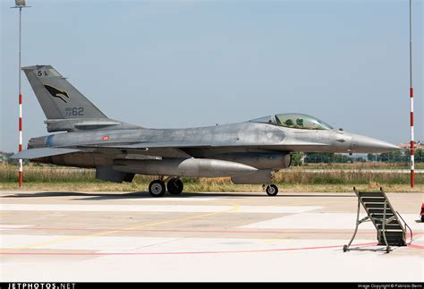 Filegeneral Dynamics F 16a Fighting Falcon Italy Air Force