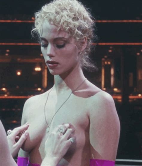 Elizabeth Berkley Nuda In Showgirls Dago Fotogallery