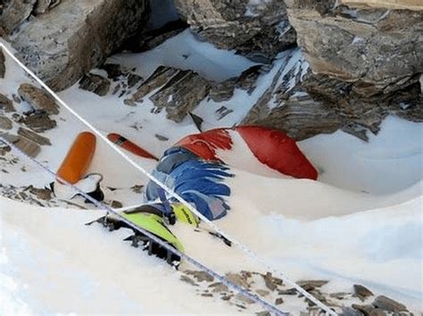 Dead Bodies On Mount Everest Many Perfectly Preserved Bodies Lie On