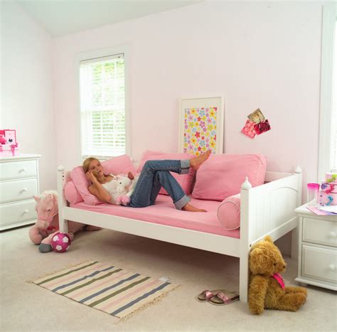 Obsessed With Pink Love This Simple White Max Daybed With Pink Bedding
