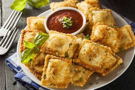 Crispy Baked Toasted Ravioli Recipe With Spicy Marinara Sauce Pasta