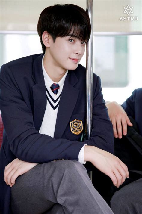 Even though it is his first role in a drama it shows him at his most lovable. Moon Ga Young đóng cặp với Cha Eun Woo trong "True Beauty"?