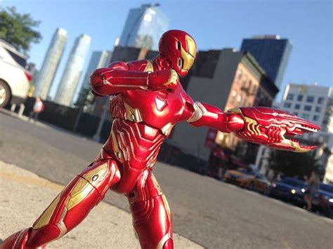 Marvel Select Iron Man Exclusive Figure Brings Infinity War To The