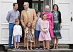 Fotos: Família real dinamarquesa goza descontraídas férias de verão
