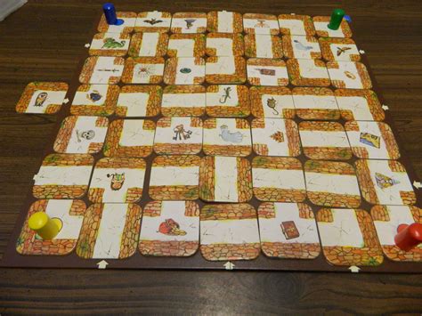 Labyrinth The Amazeing Labyrinth Board Game Review And Rules Geeky