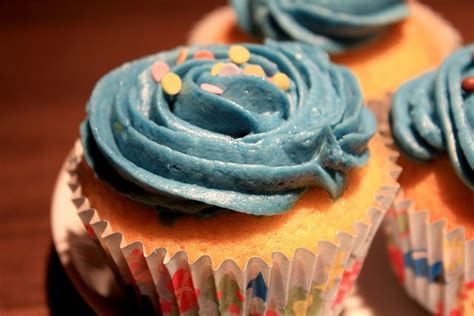 Vanilla Cupcakes With Baby Blue Buttercream Frosting Niner Bakes