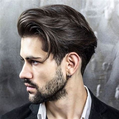 ● dans les écoles romaines on parle le latin. coupe de cheveux homme mi long - Coupe pour homme