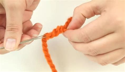 This video demonstrates a simple way to join a new ball of yarn into your knitting projects. Knitting Basics: Joining a New Skein of Yarn [3 Ways ...